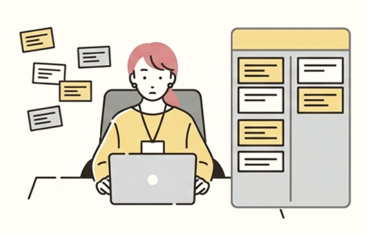 ノートに把握したい課題を書き出す人事担当の女性